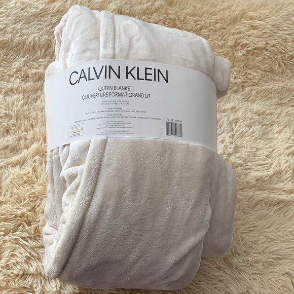 CALVIN KLEIN QUEEN BLANKET - Picture 2 of 6